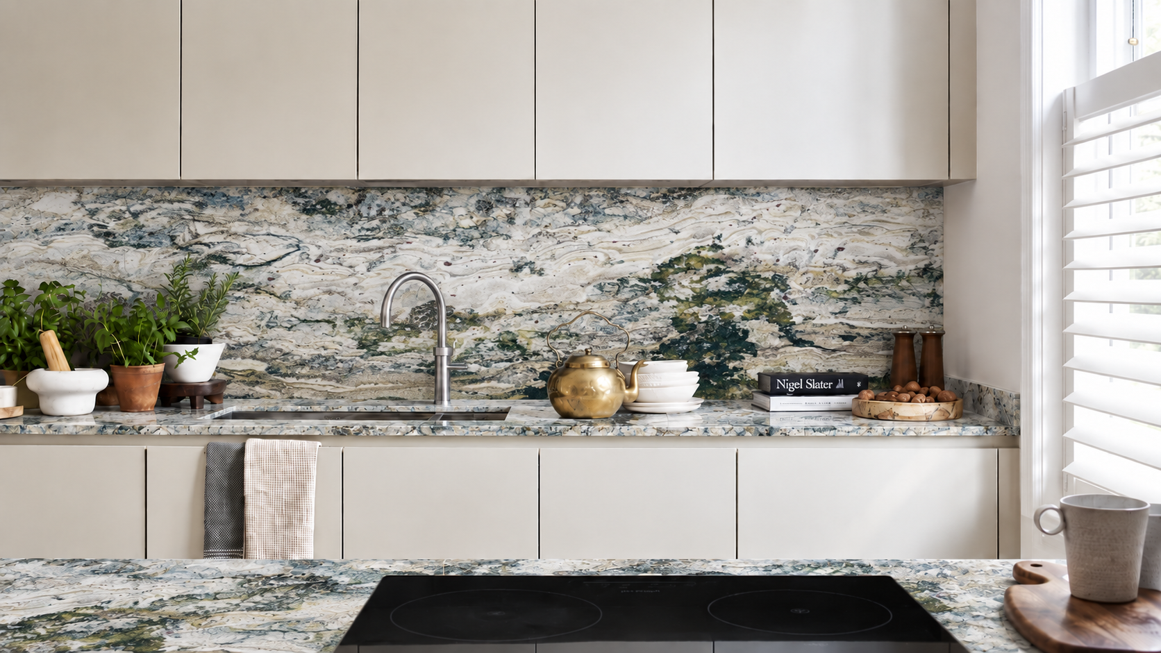 Valor Collective kitchen with Monet worktop and backsplash
