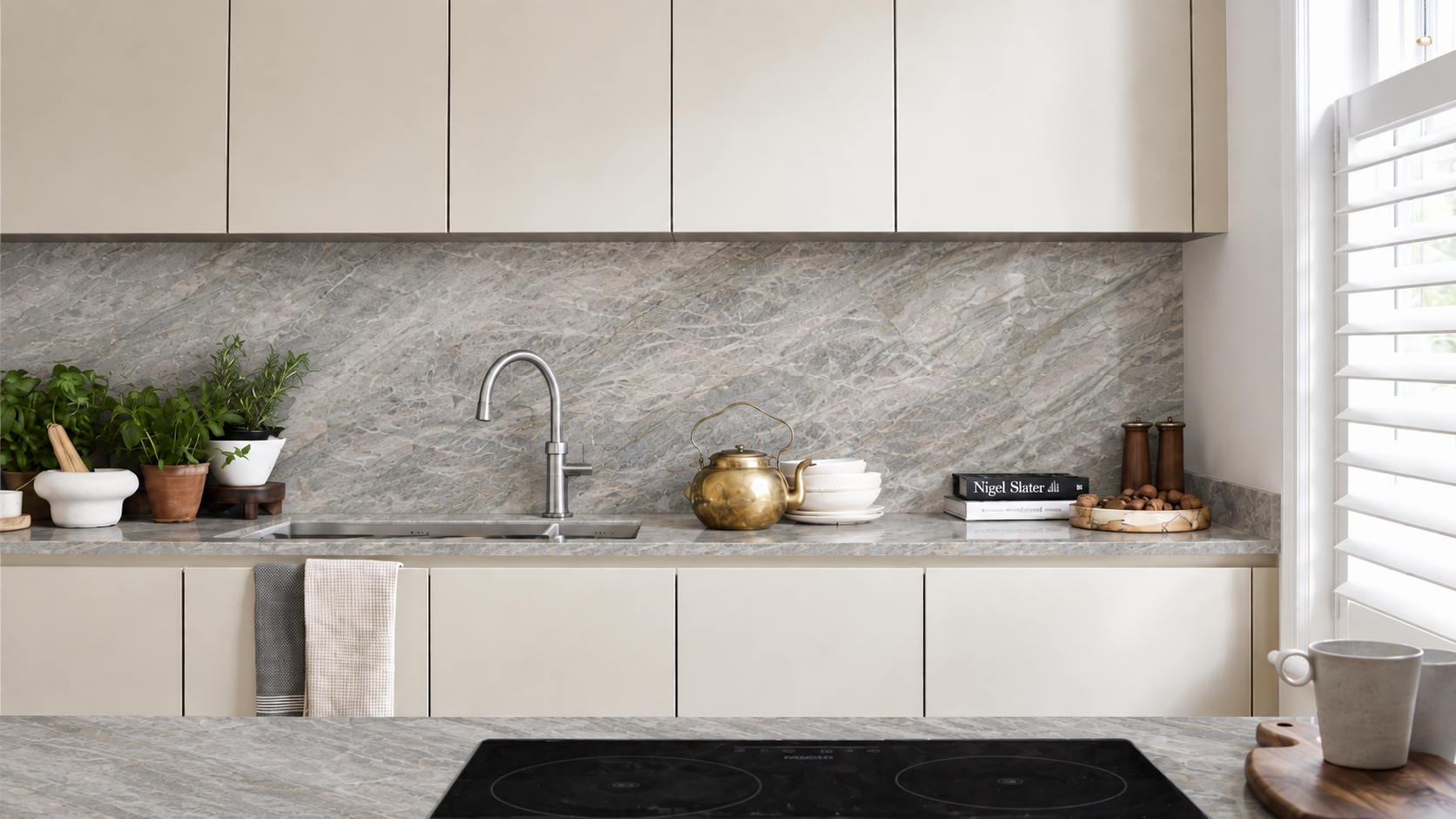Valor Collective kitchen with Madre Perola worktop and backsplash